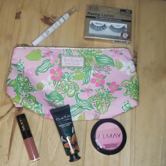 Lilly Pulitzer Handbags - 💜Makeup Bundle with Lilly Pulitzer for Estee Bag